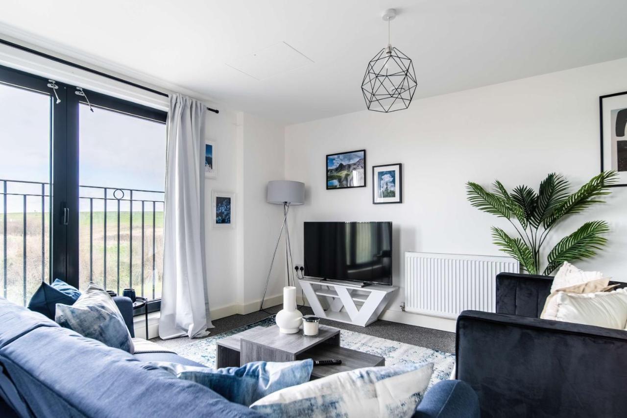 Livestay-New Private Apartment Building Minutes From Heathrow Slough Exterior foto
