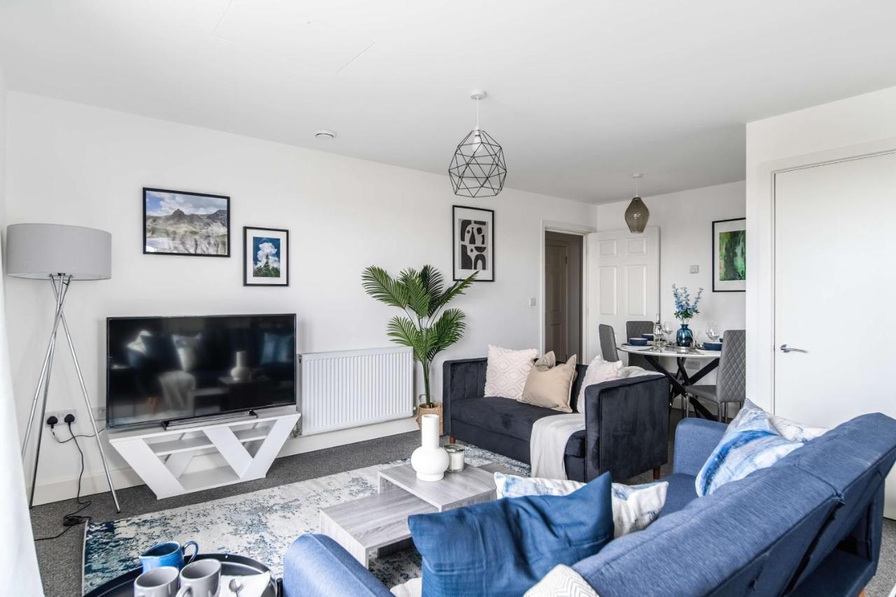 Livestay-New Private Apartment Building Minutes From Heathrow Slough Exterior foto