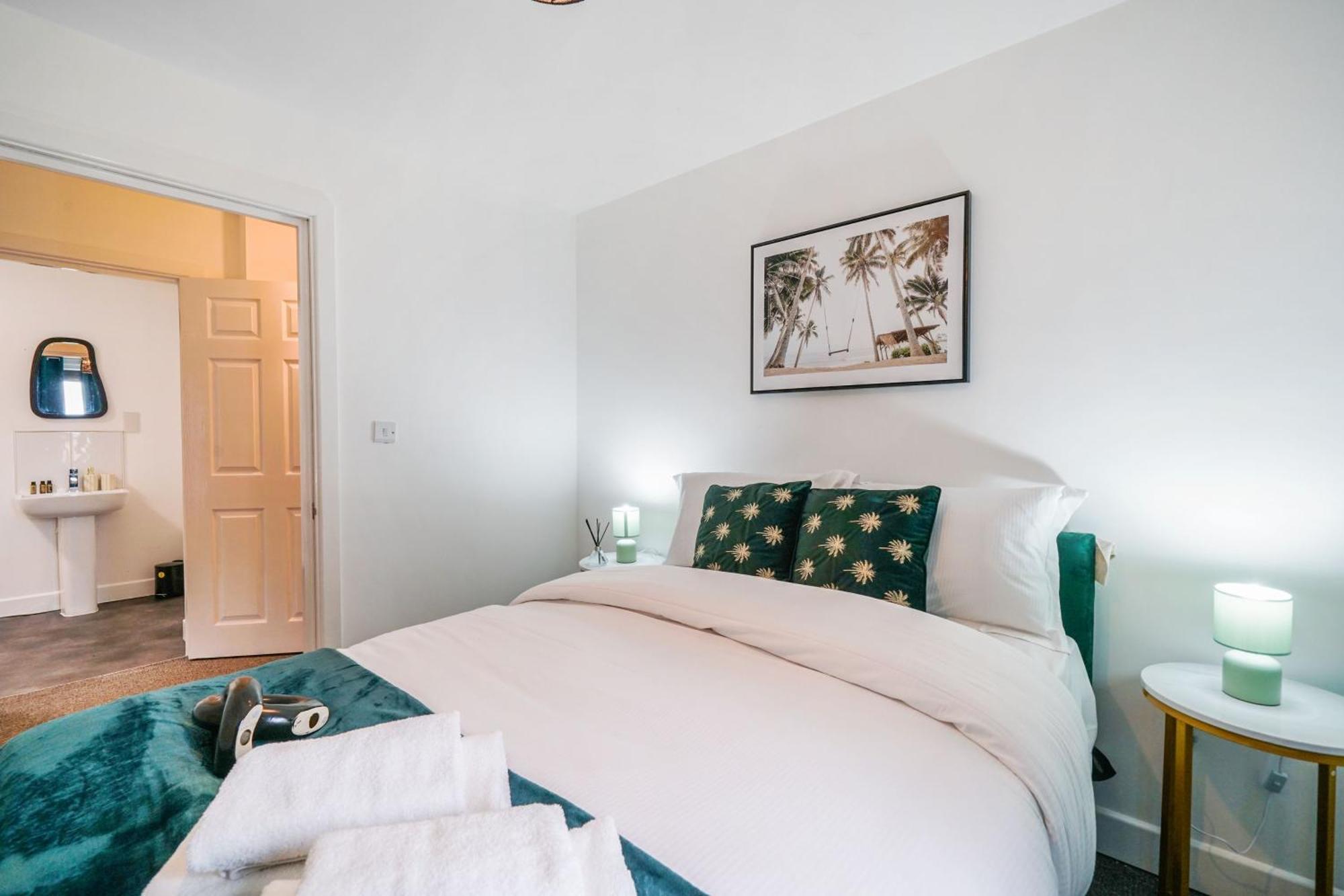 Livestay-New Private Apartment Building Minutes From Heathrow Slough Exterior foto